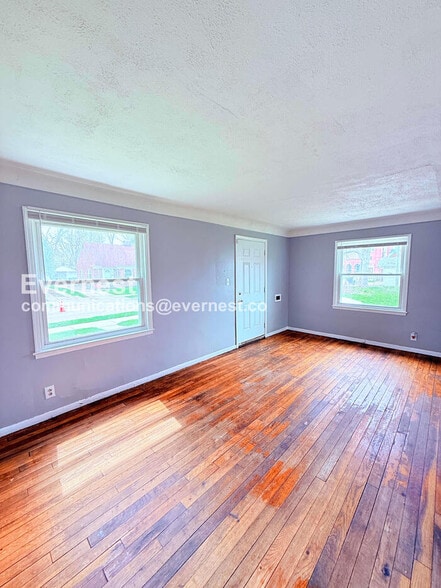 Building Photo - 17137 Ontario St