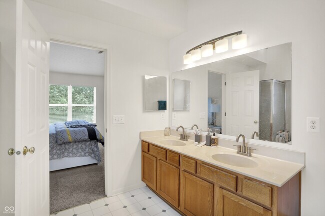 Building Photo - 5761 Cantigny Way S