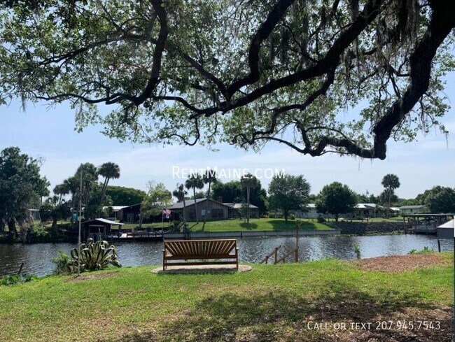 Building Photo - 516 SE 4th St