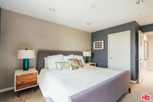 Building Photo - 310 Washington Blvd