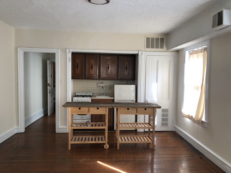 Kitchen and living area - 2124 Walnut St