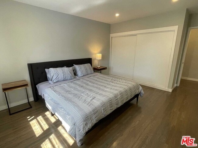 Building Photo - 348 S Elm Dr