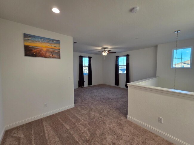 Building Photo - 705 Skansen St