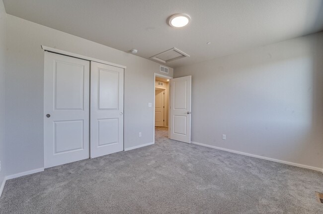 Building Photo - 3 bed, 2.5 bath Townhome in Mosaic Neighborhood
