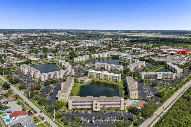 Building Photo - 301 SE 3rd St