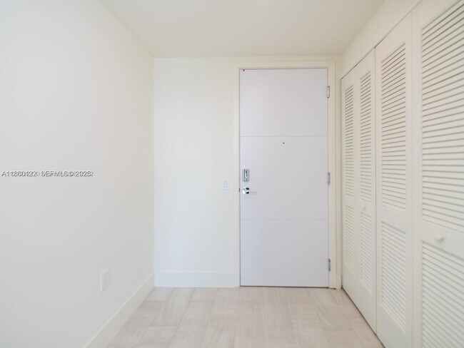 Building Photo - 2000 Metropica Wy