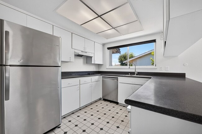 Building Photo - Beautifully Updated Single-Story 4BR Ranch with Designer Finishes & Spacious Fenced Yard!