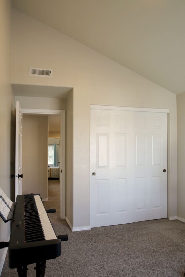 Building Photo - Updated Craftsman on Corner Lot in Aloha~ ...