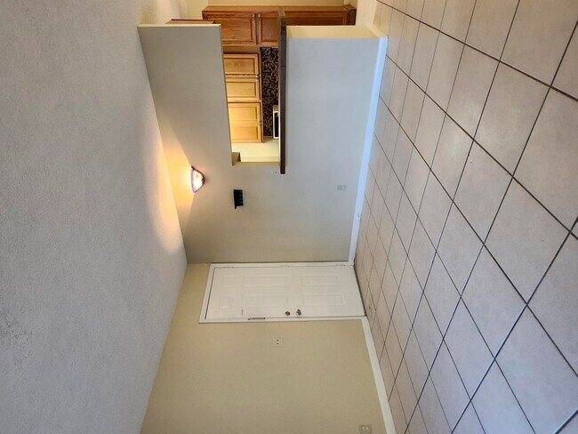 Building Photo - 545 Trace Cir