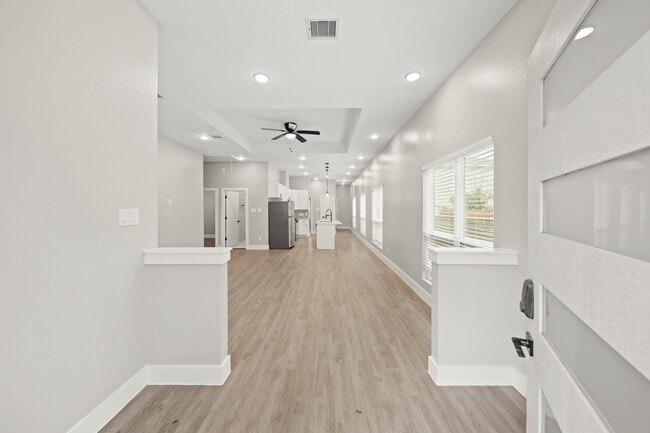 Building Photo - 507 Carl St