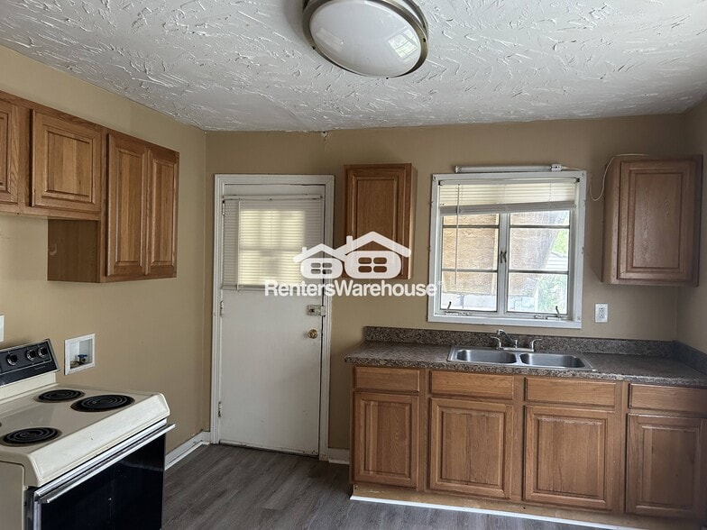 Building Photo - 1520 17th Way SW
