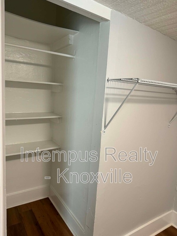 Building Photo - 126 S Van Gilder St