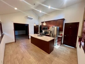 Building Photo - 104 Linwood Ave