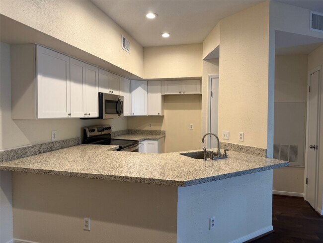 Building Photo - 2121 El Paseo St