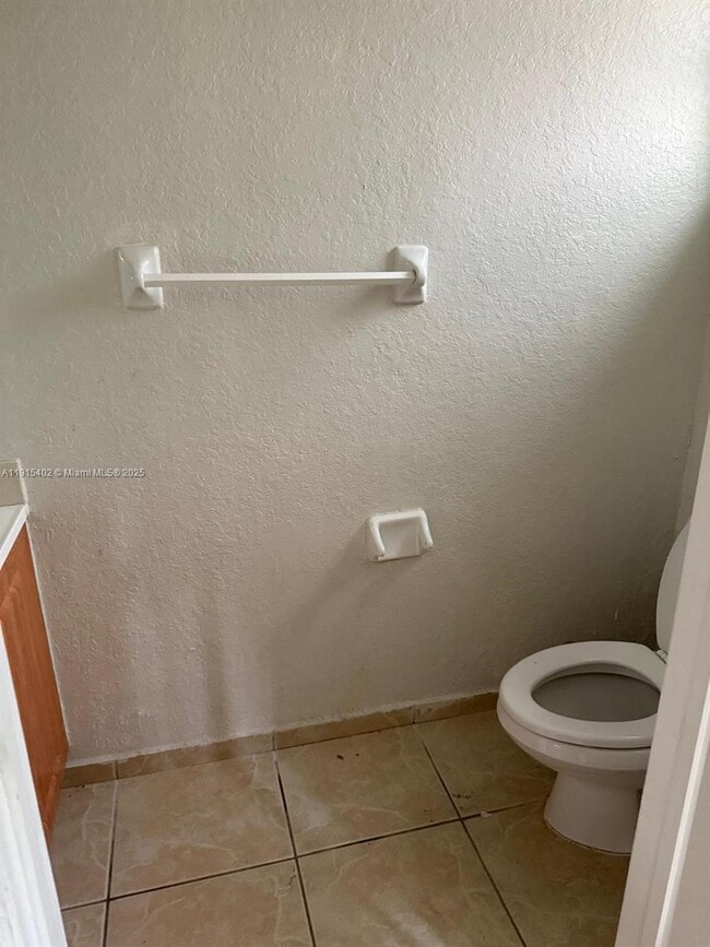 Building Photo - 657 SW 10th St