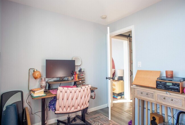 Building Photo - 1614 Summit Ave