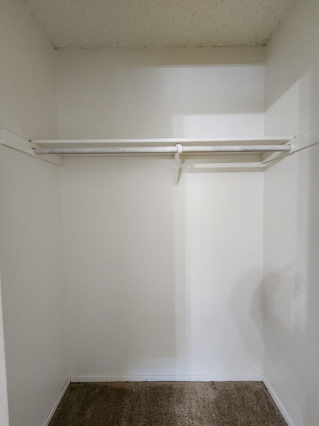 Building Photo - Cozy 2 Bedroom Duplex in Joshua