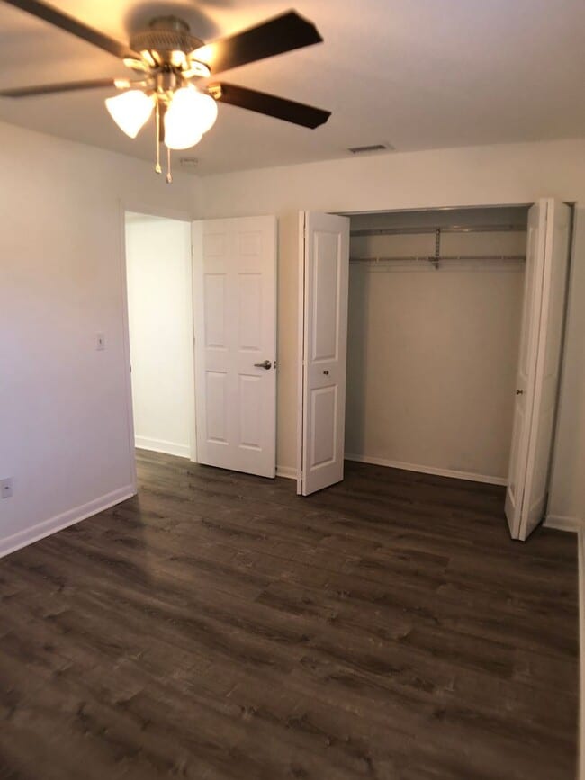 Building Photo - Countryside Cutie