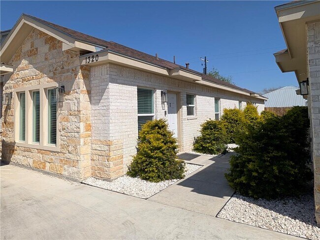 Building Photo - 14 S McColl Rd