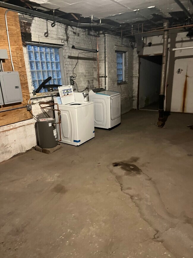 Building Photo - 4209 W Jackson Blvd