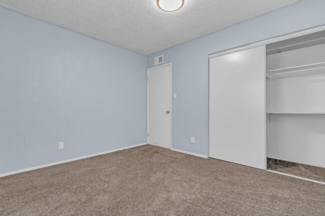 Building Photo - 11330 Cherrylee Dr