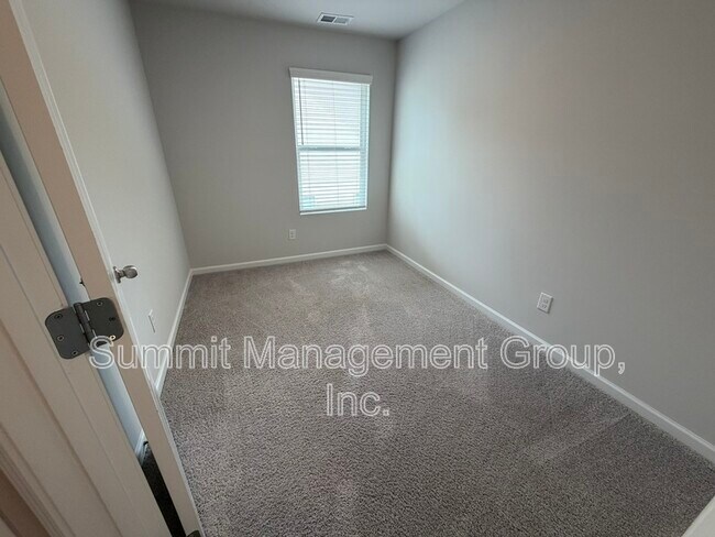 Building Photo - 160 Heard Ln
