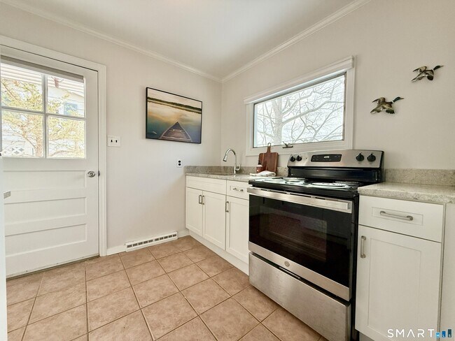 Building Photo - 11 Bogus Hill Rd