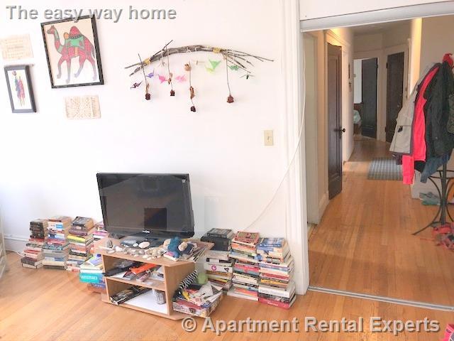 Building Photo - 172 Maple St