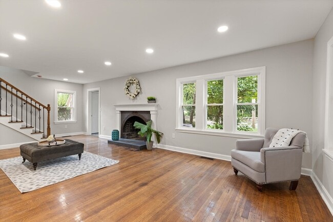 Building Photo - 129 Maple Ave