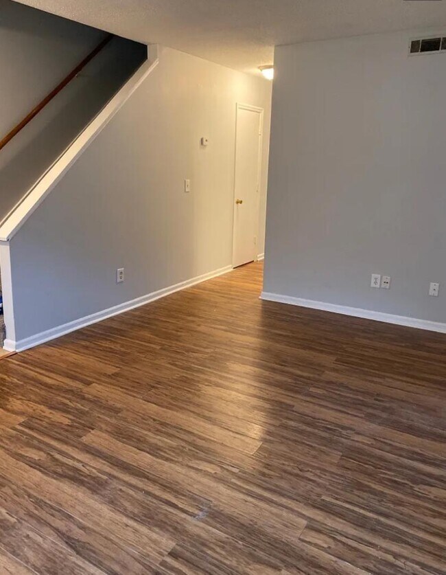 Building Photo - 111 Timber Ln