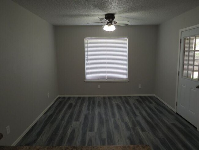 Building Photo - Edmond 4 bed!