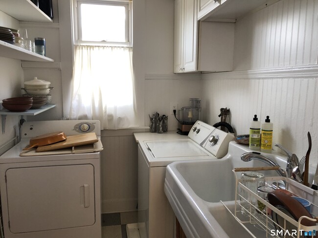 Building Photo - 52 Canner St