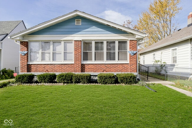 Primary Photo - 54 S 5th Ave
