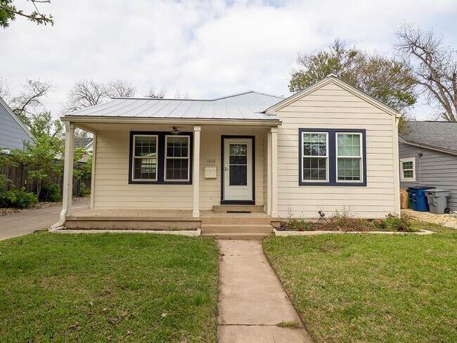 Building Photo - 1026 E 44th St