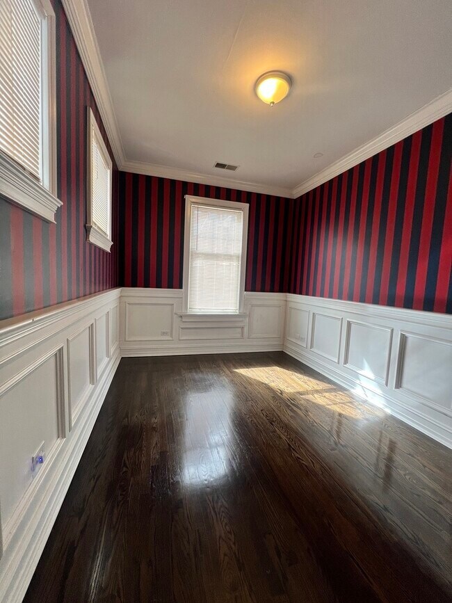 Building Photo - 2008 S Calumet Ave