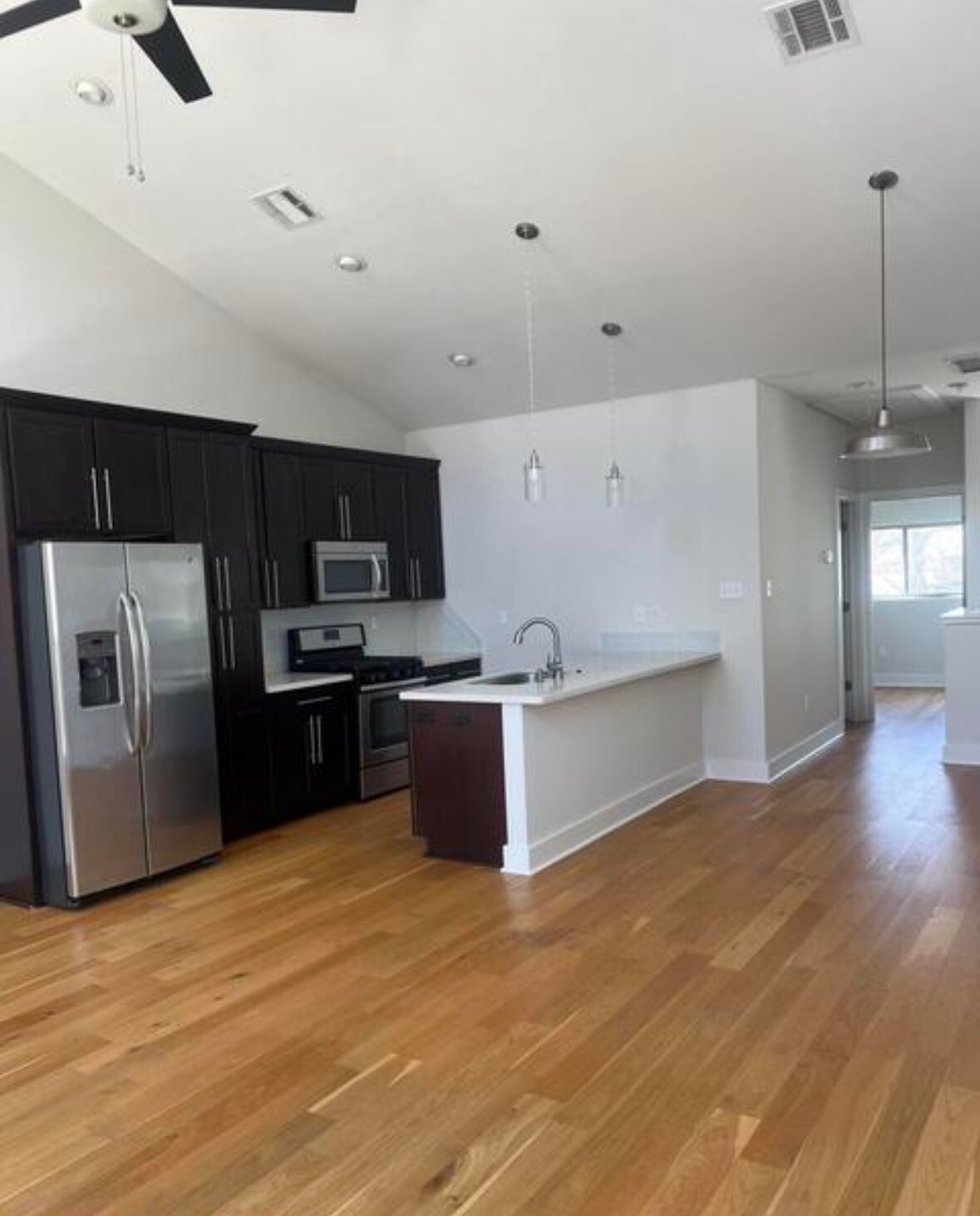 Building Photo - 212 Highland Oaks Ln