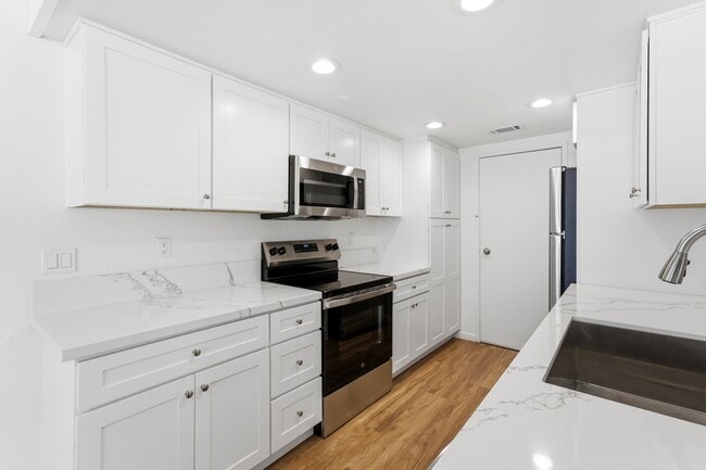 Building Photo - 15192 Moir Ct
