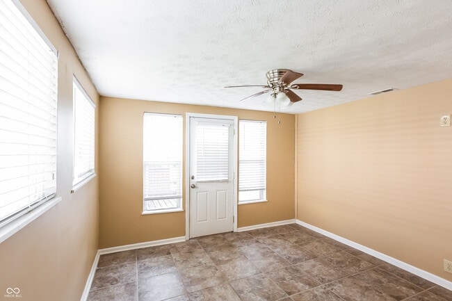 Building Photo - 5934 Parterra Dr