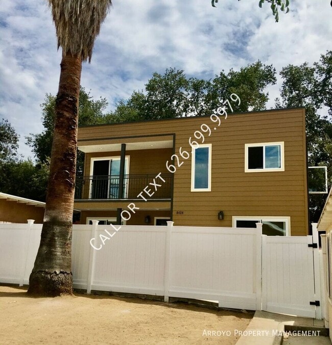 Primary Photo - 8424 Grenoble St