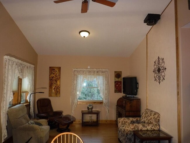 Building Photo - 291 Leamon Dr