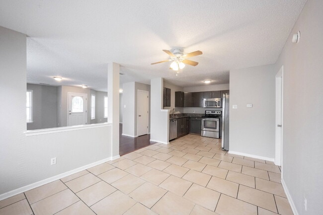 Building Photo - "Charming 4-Bedroom Home in Noblesville with Spacious 2,145 Sq Ft Layout!"