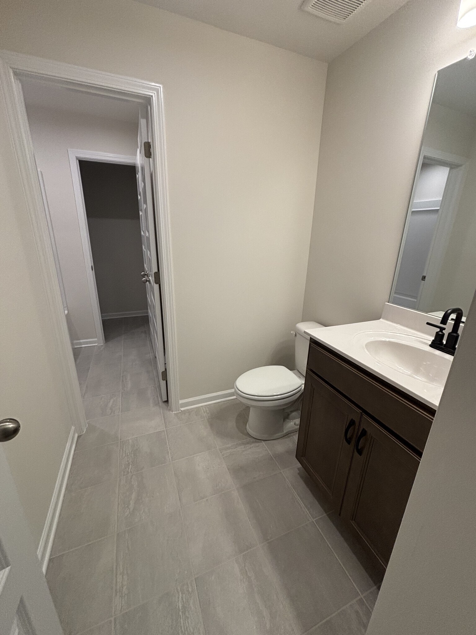 Building Photo - 607 Club View Way