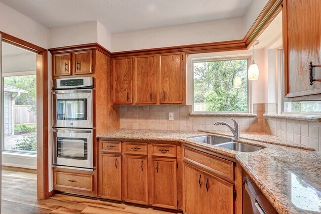 Building Photo - 17 Wishbonebush Rd