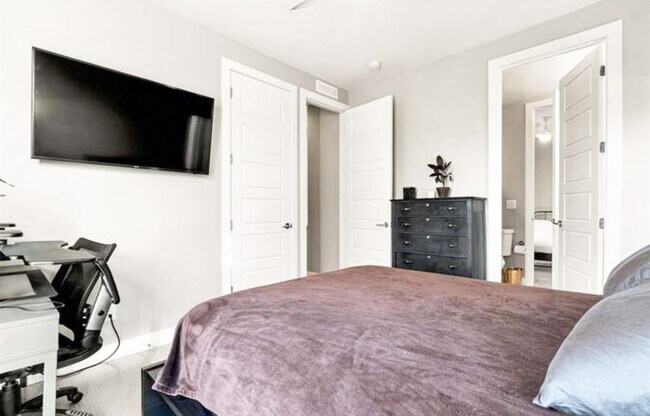 Building Photo - Beautiful 4 bedroom 3 bathroom property in Jefferson Park Denver