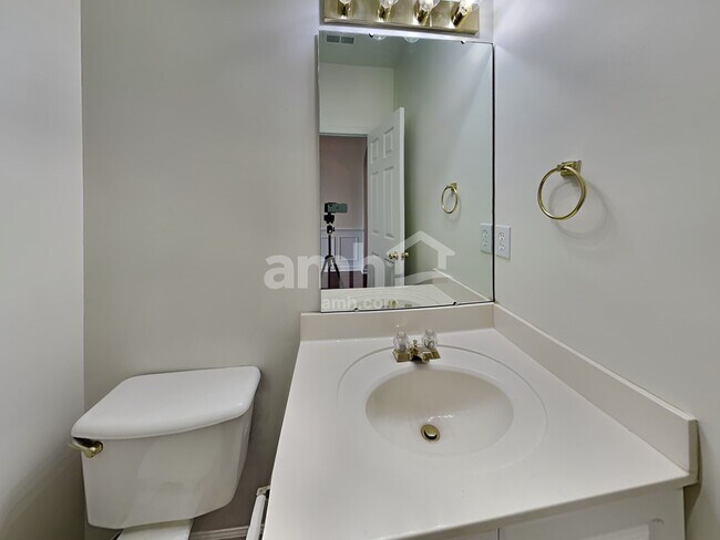 Building Photo - 121 Sandy Ln