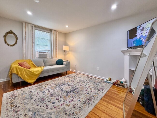 Building Photo - 331 4th St