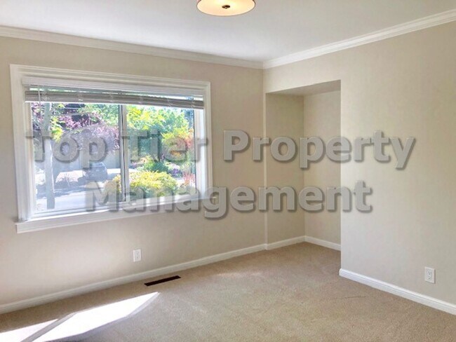 Building Photo - Very nice 4 Bed/3 Bath/2,145 Sqft House in West Danville available 6/15 for Lease!
