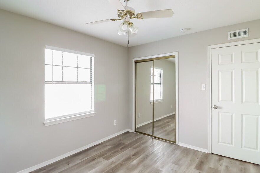 Building Photo - 1702 Clark Trail