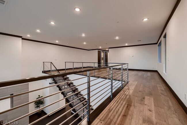 Building Photo - 917 Vegas View Dr