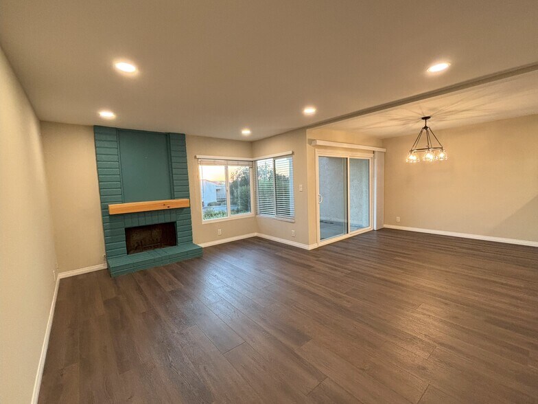 Building Photo - 6701 Paseo del Norte